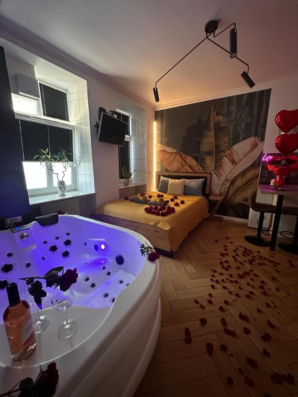 Jacuzzi & Bike Apartment, Krasków Εξωτερικό φωτογραφία